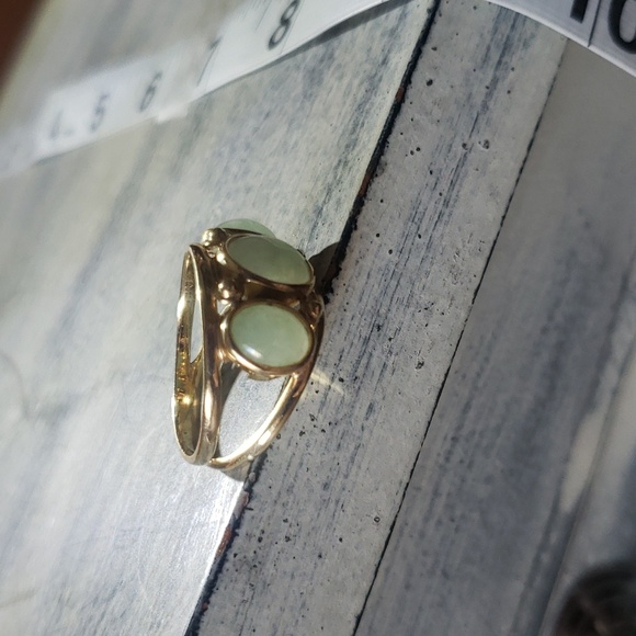 14kt GOLD 3 stone Jade Ring ..So Pretty - Picture 7 of 8